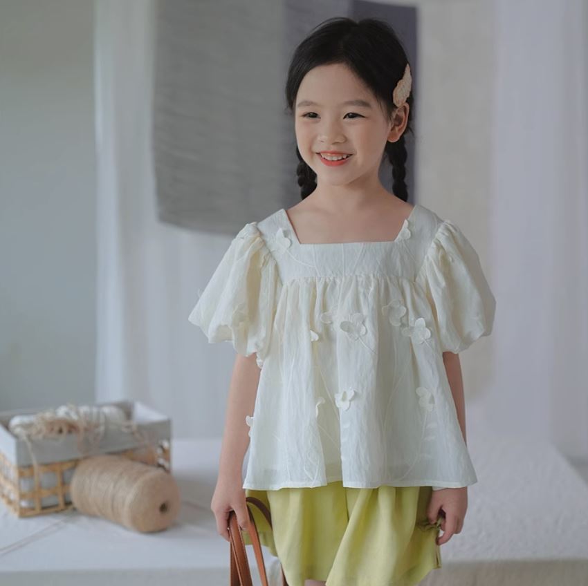 [Preorder] Puff Sleeves 3D Embroidery Blouse